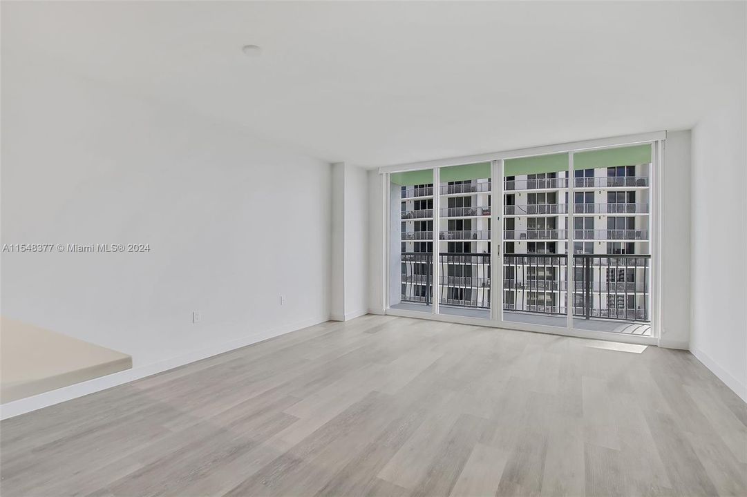 Recently Rented: $2,966 (1 beds, 1 baths, 842 Square Feet)