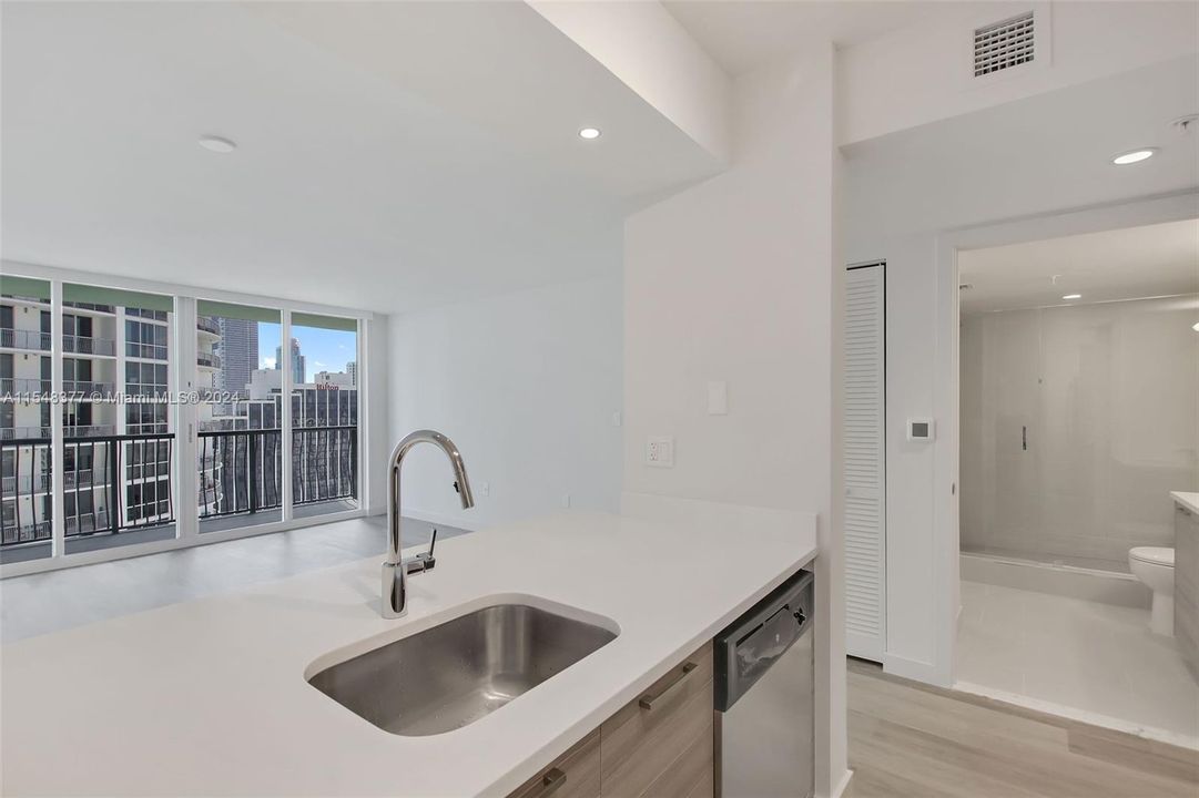 Recently Rented: $2,966 (1 beds, 1 baths, 842 Square Feet)