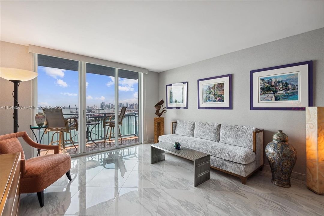 For Sale: $1,500,000 (2 beds, 2 baths, 1090 Square Feet)