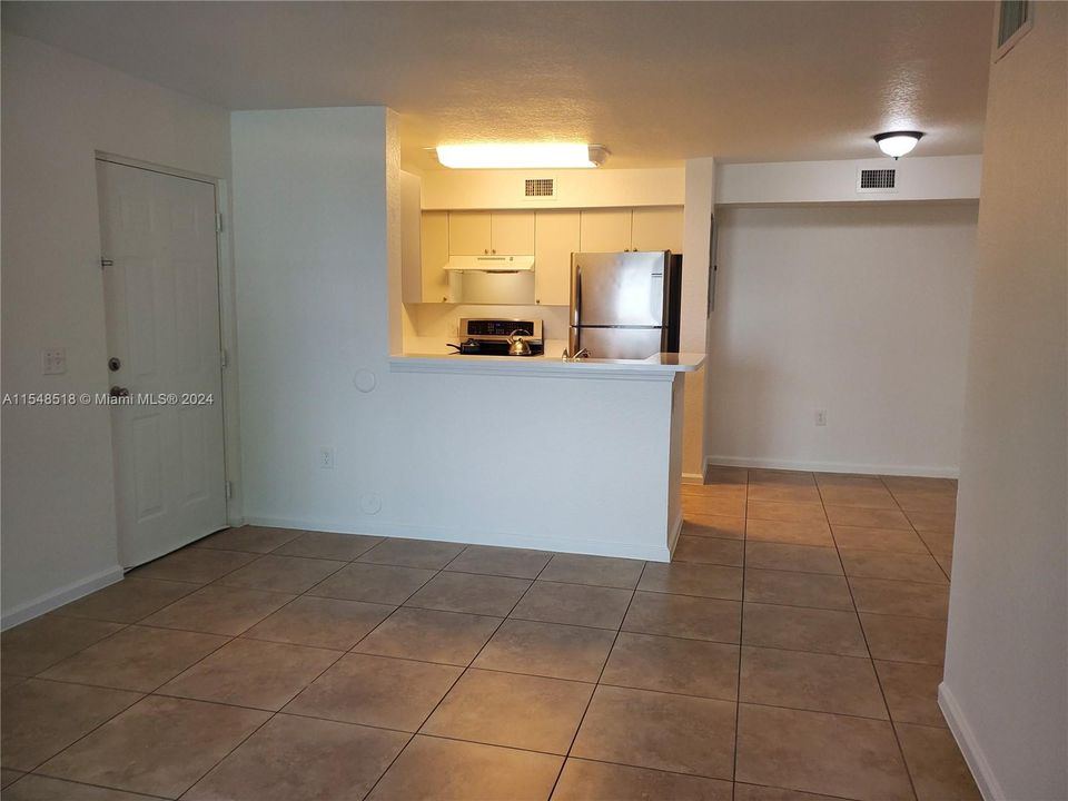 Active With Contract: $229,900 (2 beds, 2 baths, 900 Square Feet)