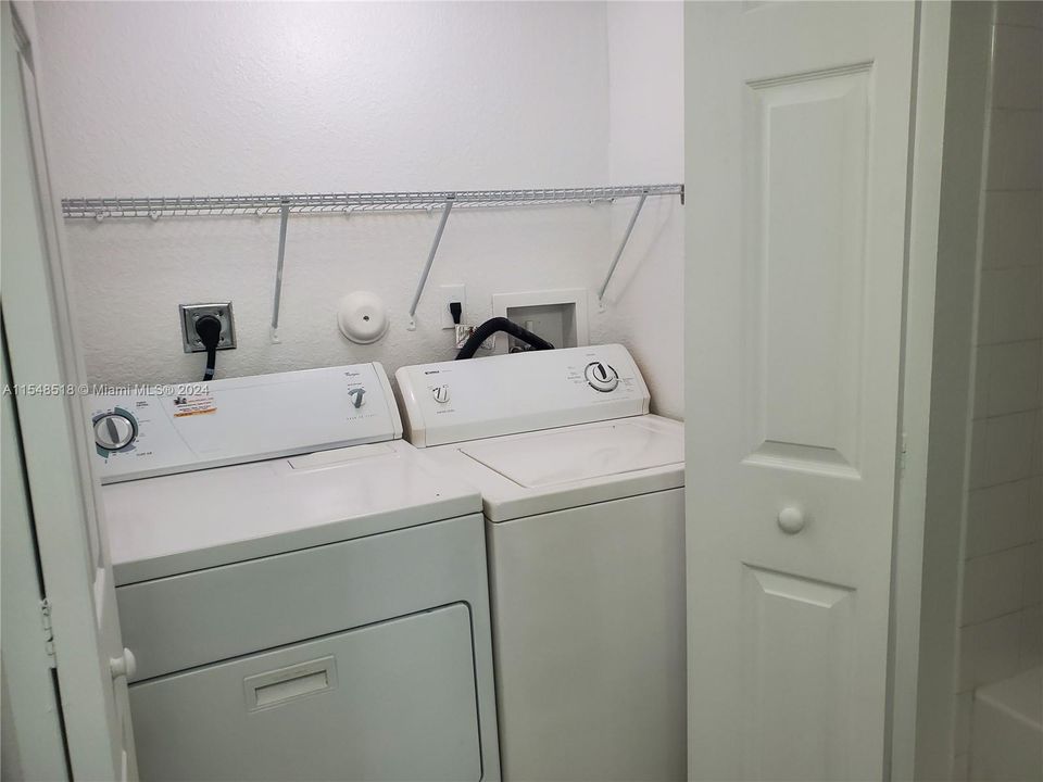 Active With Contract: $229,900 (2 beds, 2 baths, 900 Square Feet)