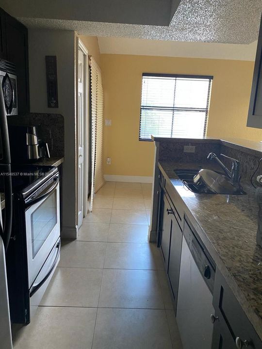 Active With Contract: $2,000 (1 beds, 1 baths, 651 Square Feet)