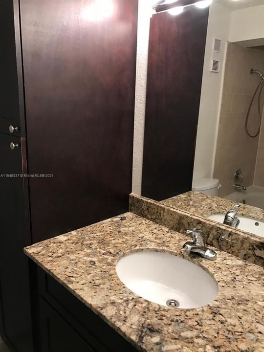 Active With Contract: $2,000 (1 beds, 1 baths, 651 Square Feet)