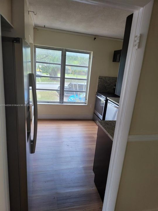 For Rent: $2,000 (2 beds, 2 baths, 1016 Square Feet)