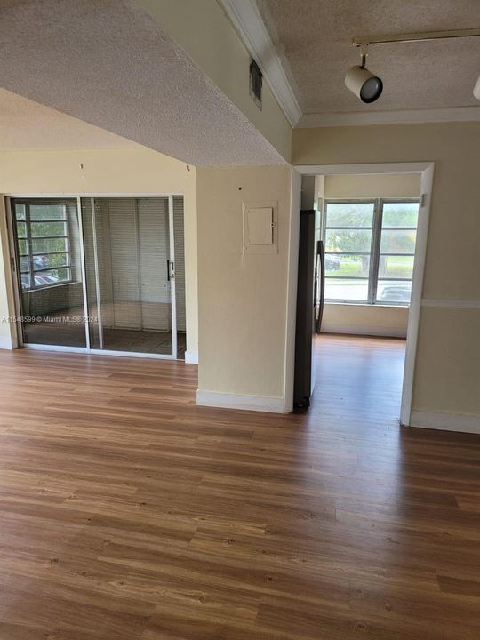 For Rent: $2,000 (2 beds, 2 baths, 1016 Square Feet)