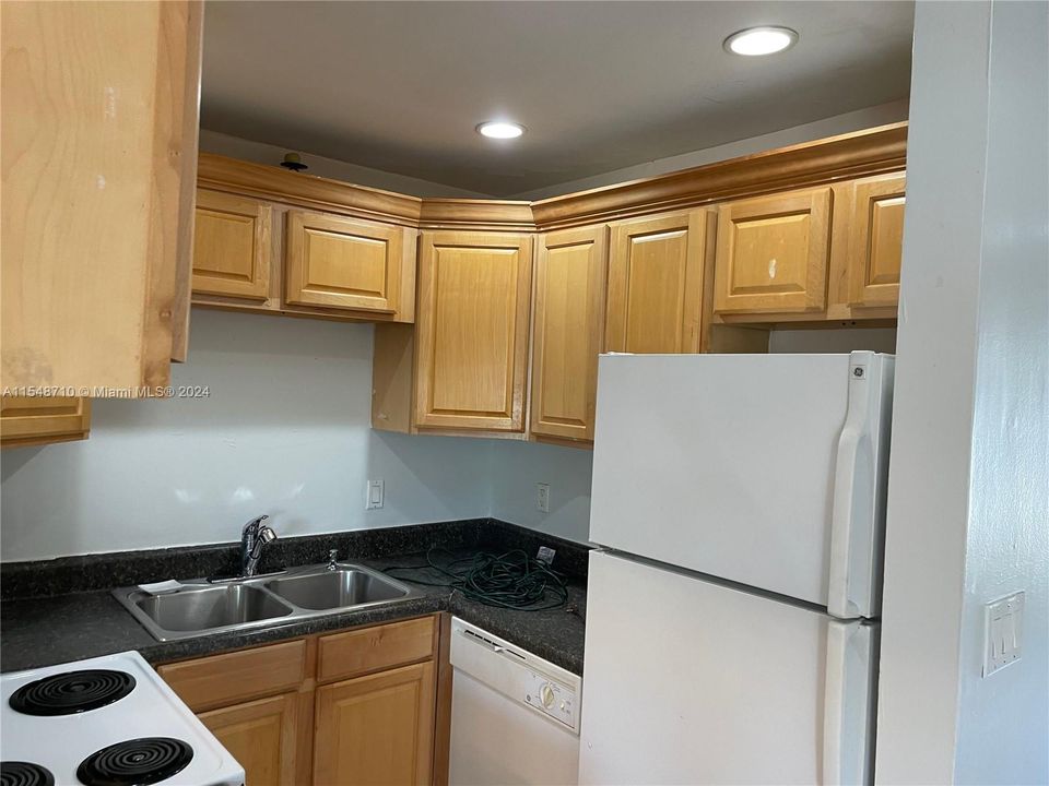 Recently Sold: $205,000 (2 beds, 2 baths, 800 Square Feet)