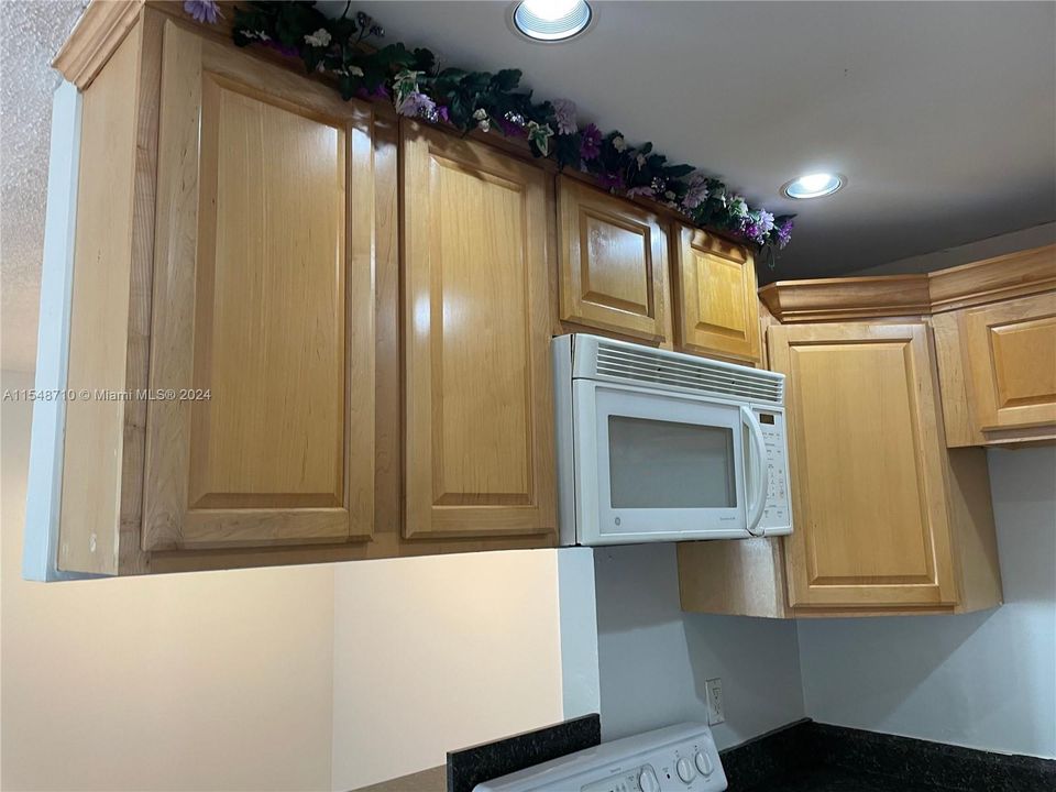 Vendido Recientemente: $205,000 (2 camas, 2 baños, 800 Pies cuadrados)