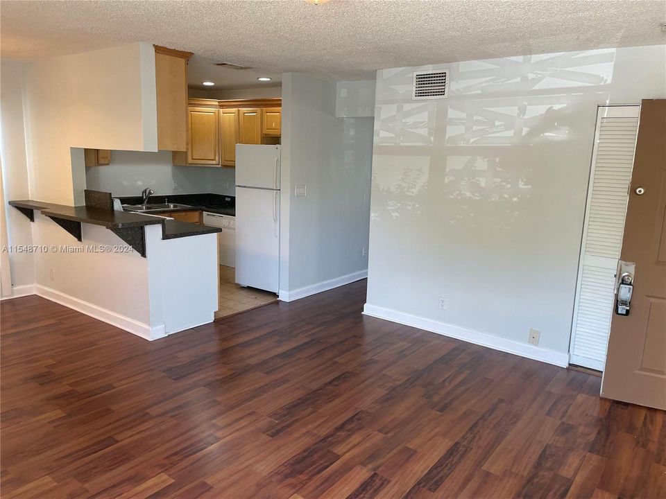 Recently Sold: $205,000 (2 beds, 2 baths, 800 Square Feet)