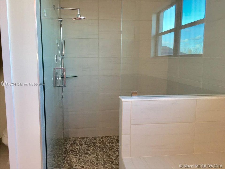 Недавно арендовано: $5,800 (5 спален, 3 ванн, 3781 Квадратных фут)