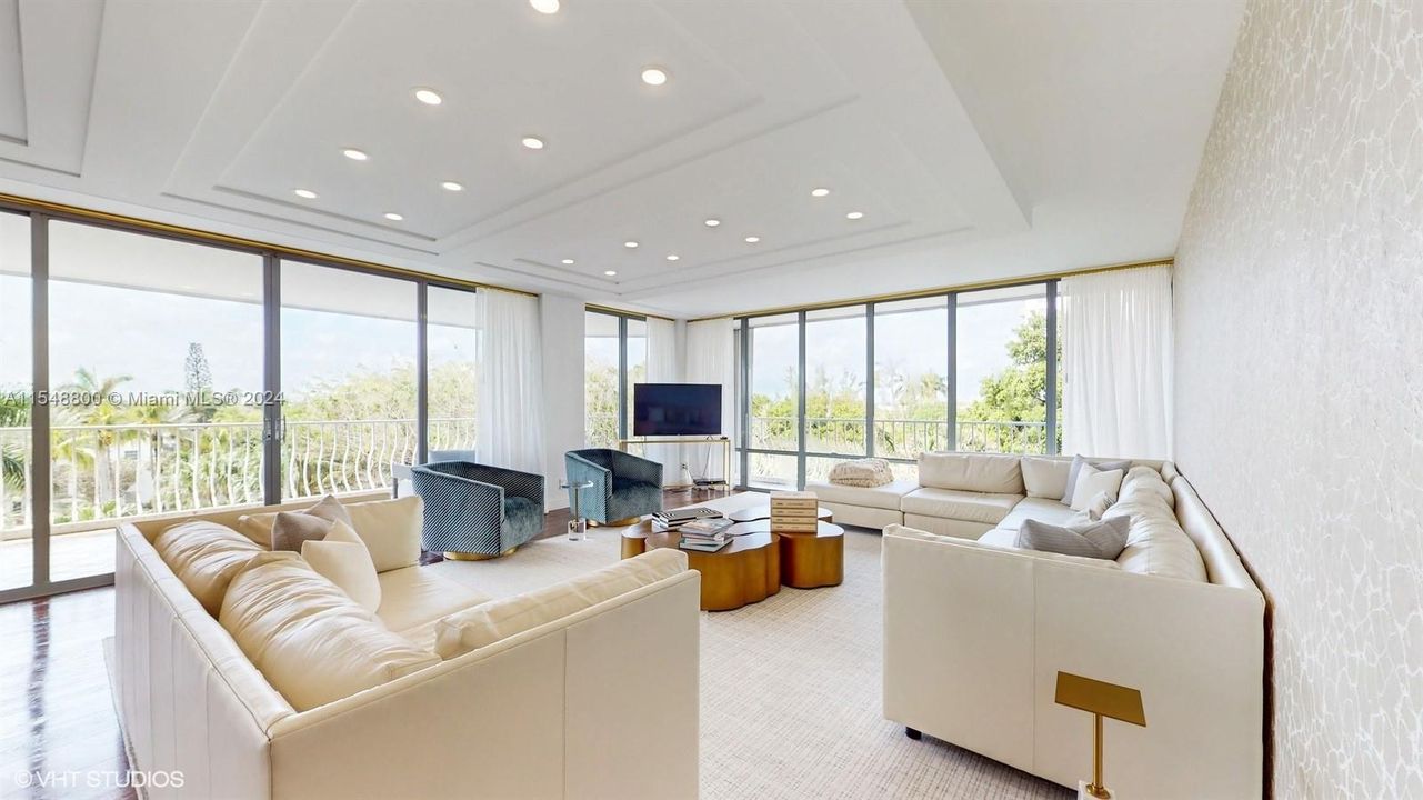 Active With Contract: $2,900,000 (4 beds, 3 baths, 3300 Square Feet)