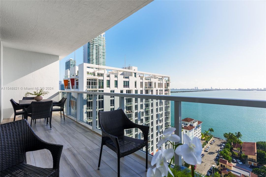 Active With Contract: $895,000 (3 beds, 3 baths, 1435 Square Feet)