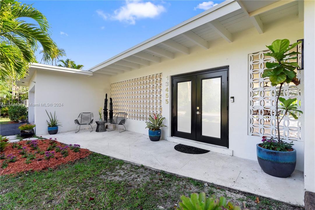 Recently Sold: $899,000 (3 beds, 2 baths, 1548 Square Feet)
