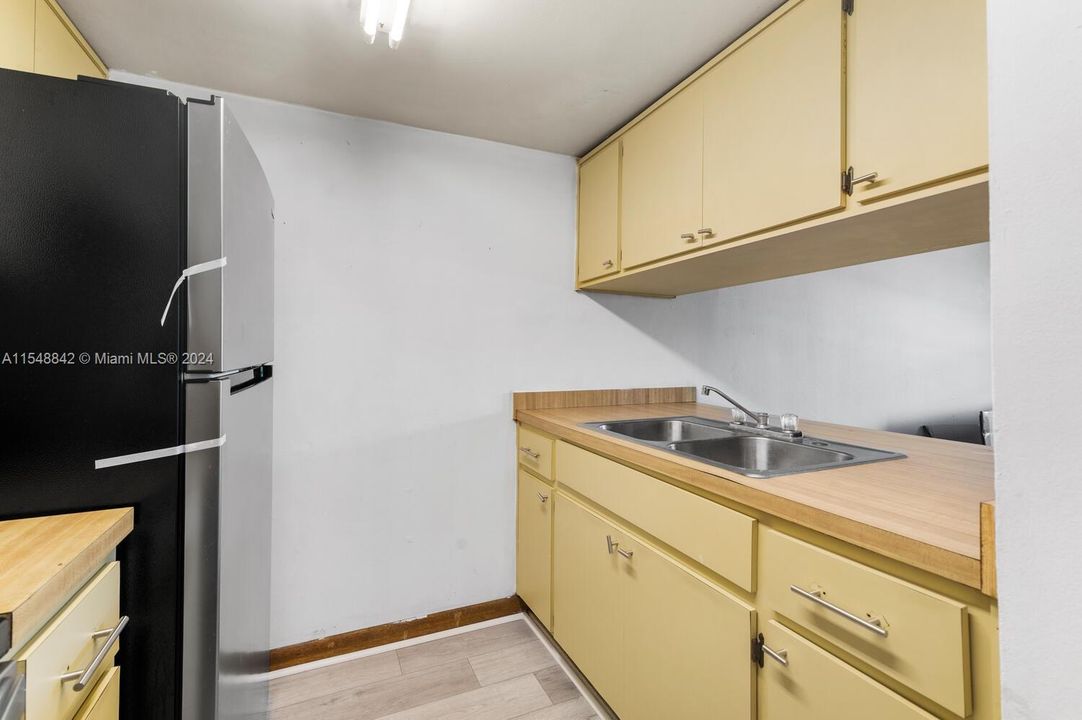 For Rent: $1,350 (1 beds, 1 baths, 800 Square Feet)