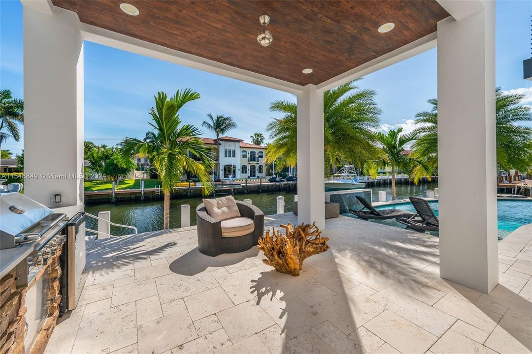 For Sale: $4,995,000 (5 beds, 6 baths, 4688 Square Feet)