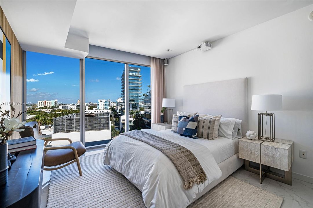 Recently Sold: $5,250,000 (3 beds, 3 baths, 1982 Square Feet)