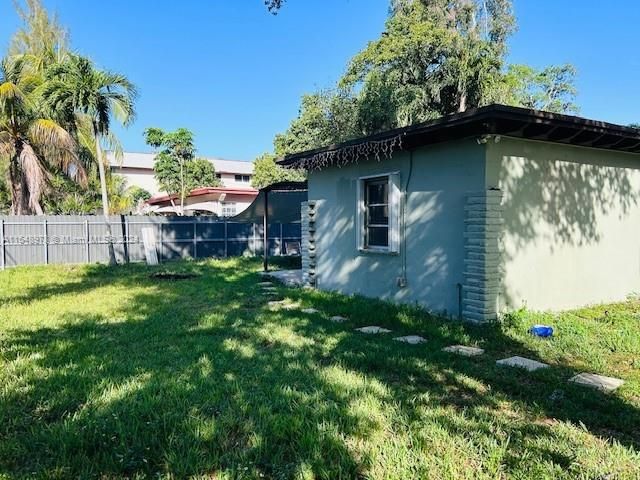 Recently Rented: $2,000 (2 beds, 1 baths, 1075 Square Feet)