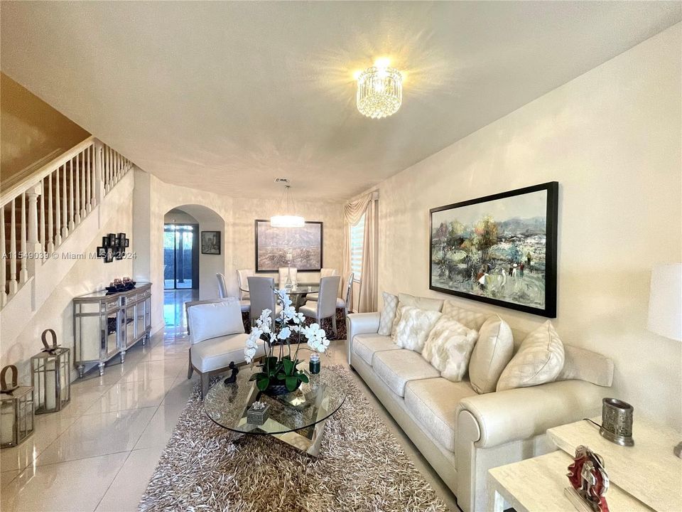 Recently Sold: $920,000 (4 beds, 3 baths, 2548 Square Feet)