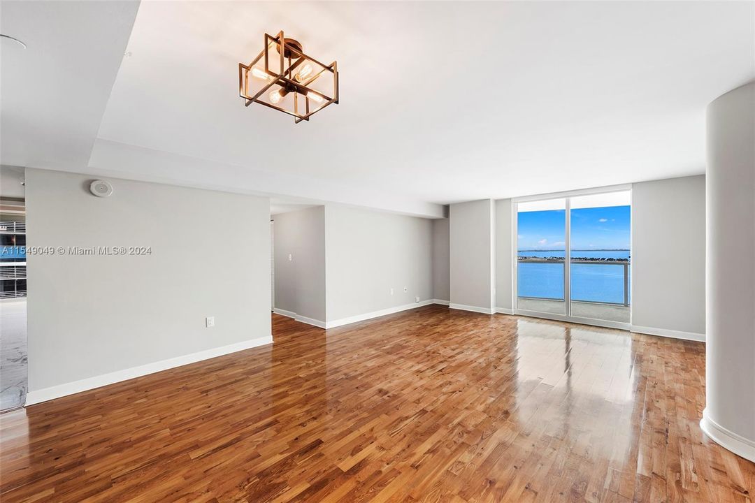 Recently Sold: $895,000 (2 beds, 2 baths, 1367 Square Feet)