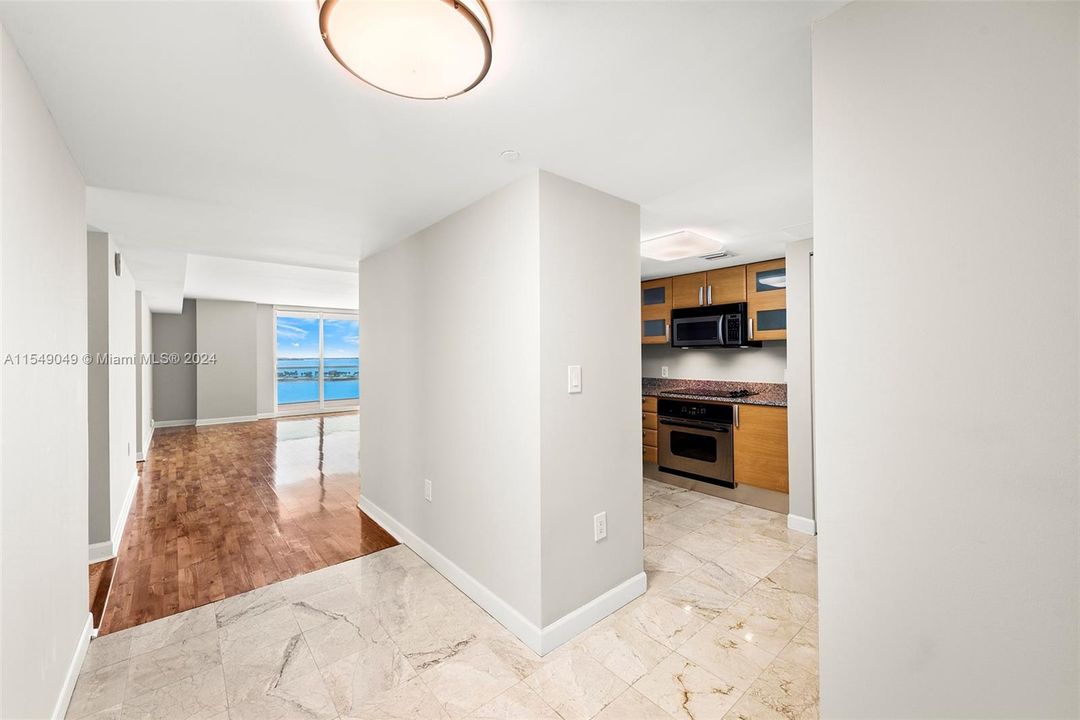 Recently Sold: $895,000 (2 beds, 2 baths, 1367 Square Feet)