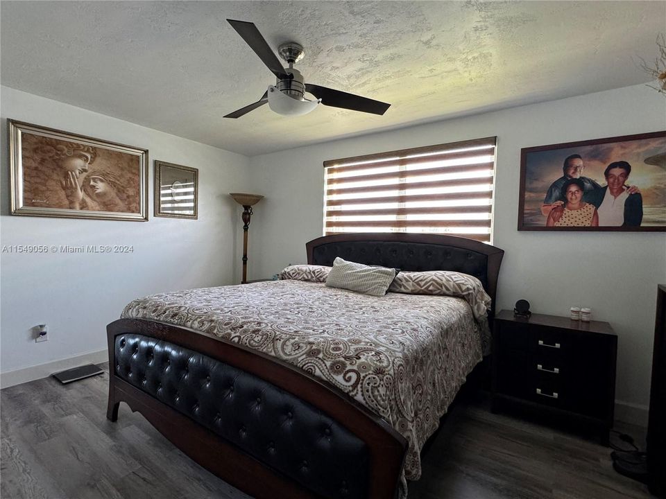 For Sale: $299,000 (3 beds, 2 baths, 1195 Square Feet)