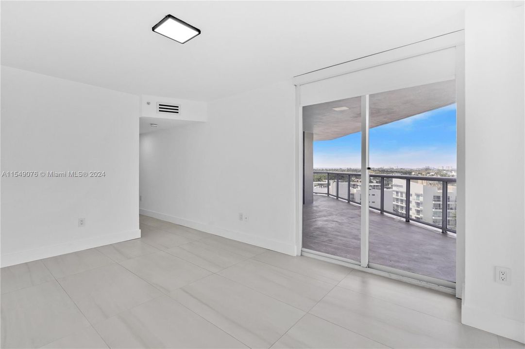Active With Contract: $1,150,000 (2 beds, 2 baths, 1250 Square Feet)