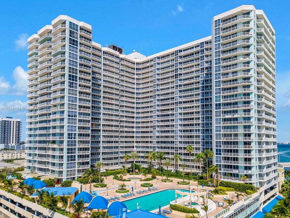 Recently Sold: $520,000 (2 beds, 2 baths, 1030 Square Feet)