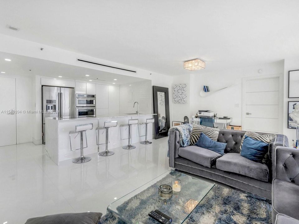 Recently Sold: $520,000 (2 beds, 2 baths, 1030 Square Feet)