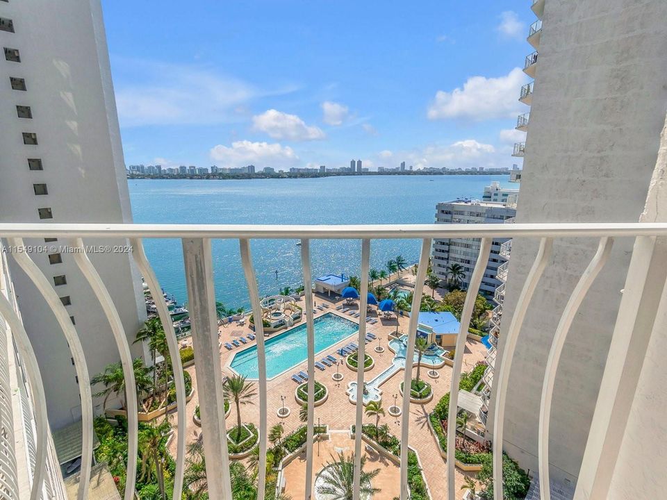 Recently Sold: $520,000 (2 beds, 2 baths, 1030 Square Feet)