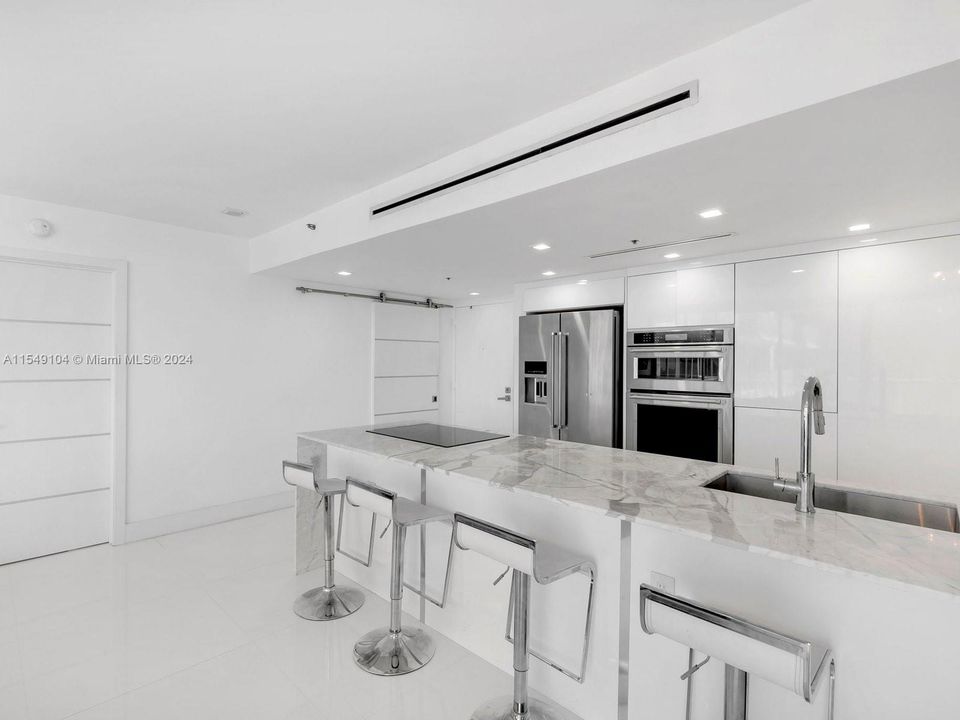 Recently Sold: $520,000 (2 beds, 2 baths, 1030 Square Feet)