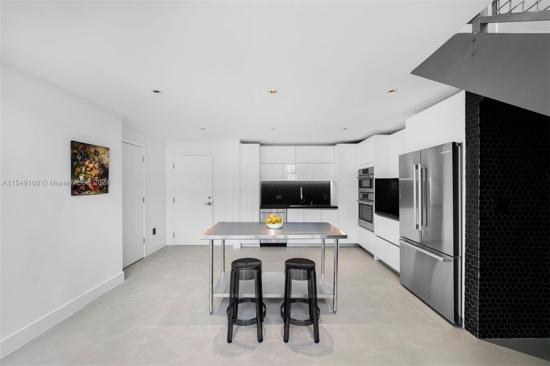 Active With Contract: $824,999 (2 beds, 2 baths, 1373 Square Feet)