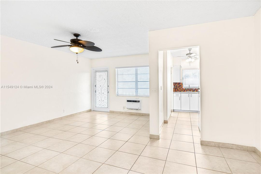 For Sale: $169,000 (1 beds, 1 baths, 736 Square Feet)