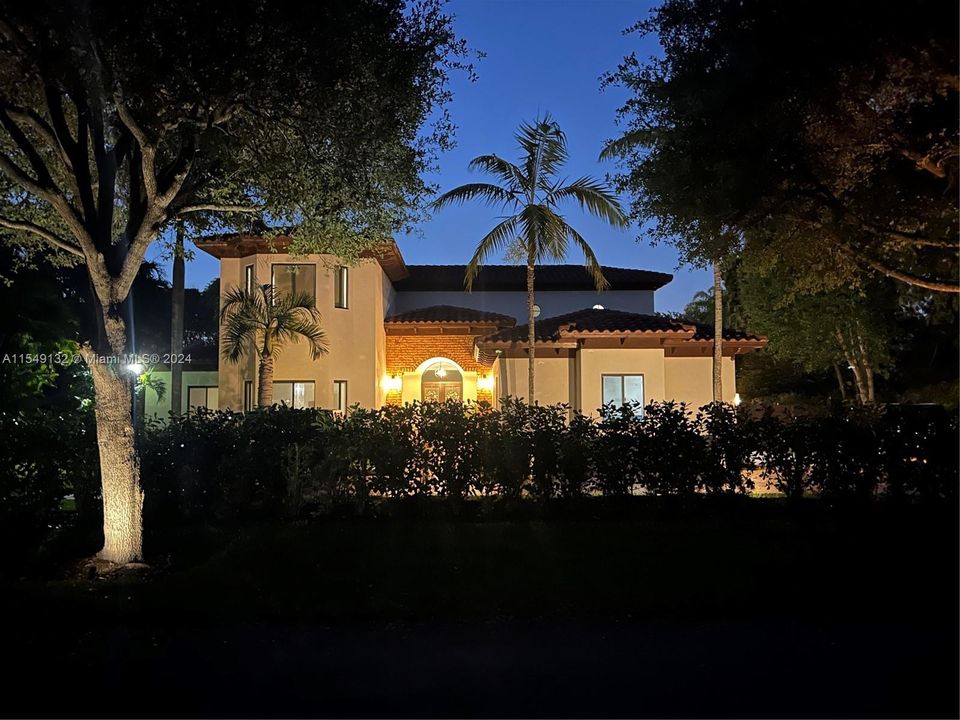 For Sale: $3,499,000 (5 beds, 4 baths, 4441 Square Feet)