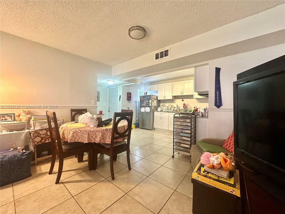 For Sale: $274,900 (2 beds, 2 baths, 940 Square Feet)