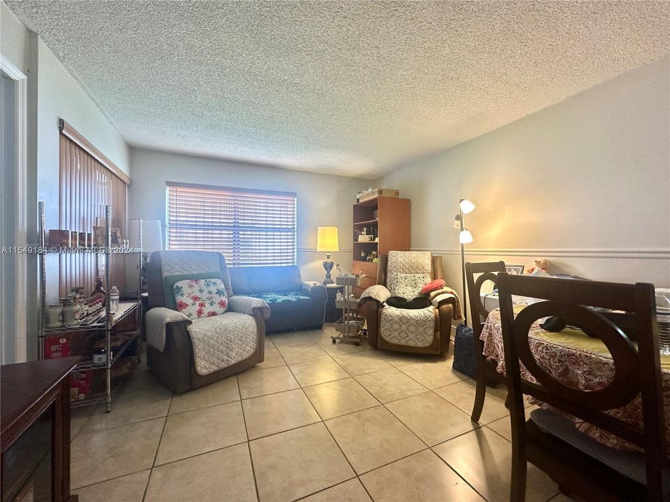 Active With Contract: $269,900 (2 beds, 2 baths, 940 Square Feet)