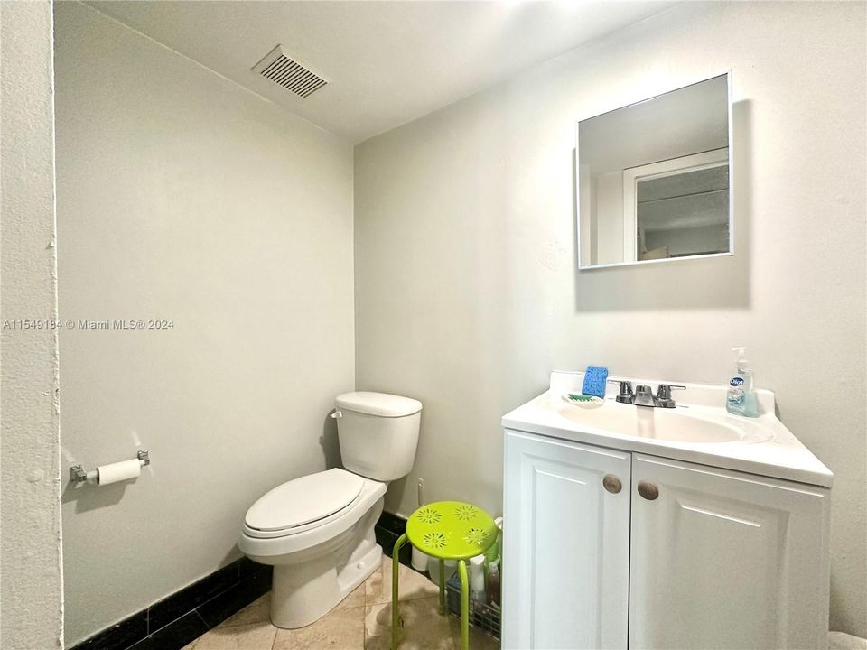 Active With Contract: $269,900 (2 beds, 2 baths, 940 Square Feet)