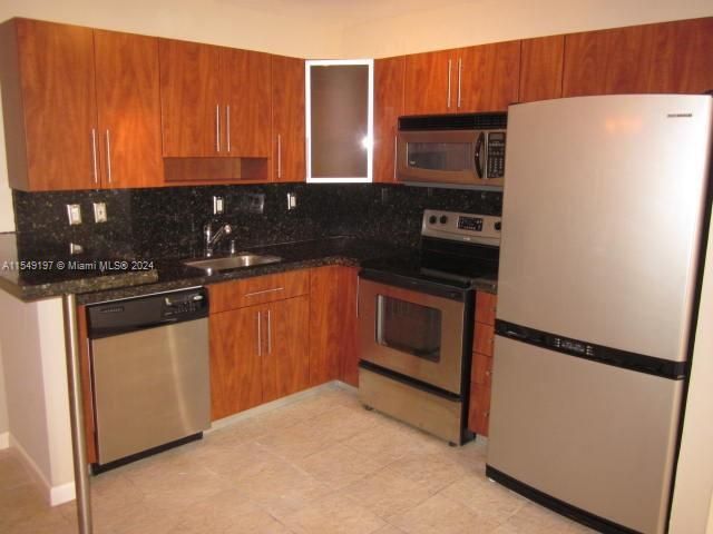 Recently Rented: $2,000 (1 beds, 1 baths, 709 Square Feet)