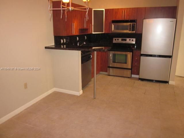 Recently Rented: $2,000 (1 beds, 1 baths, 709 Square Feet)