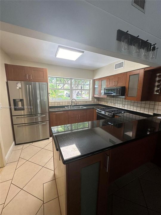 For Rent: $4,300 (2 beds, 1 baths, 1204 Square Feet)