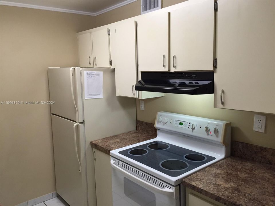 Recently Rented: $2,300 (2 beds, 1 baths, 840 Square Feet)