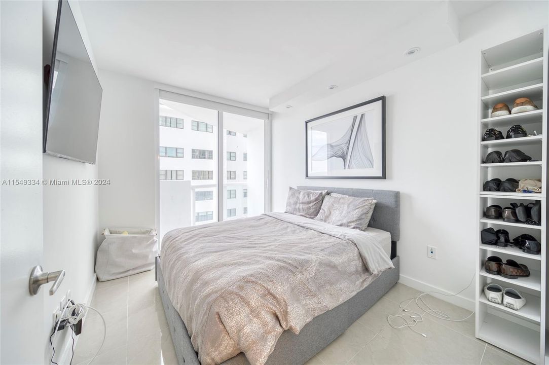 For Sale: $710,000 (1 beds, 1 baths, 683 Square Feet)