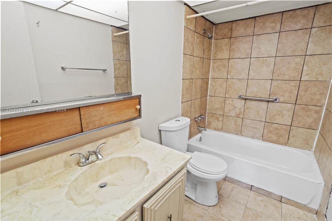 For Sale: $89,900 (1 beds, 1 baths, 748 Square Feet)
