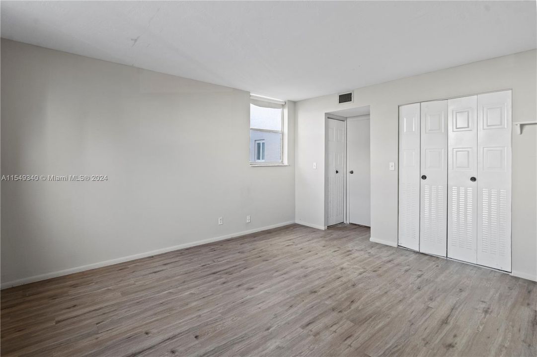 For Sale: $89,900 (1 beds, 1 baths, 748 Square Feet)