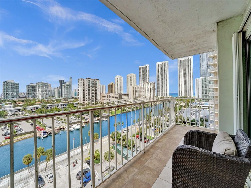 For Sale: $479,000 (2 beds, 2 baths, 1350 Square Feet)