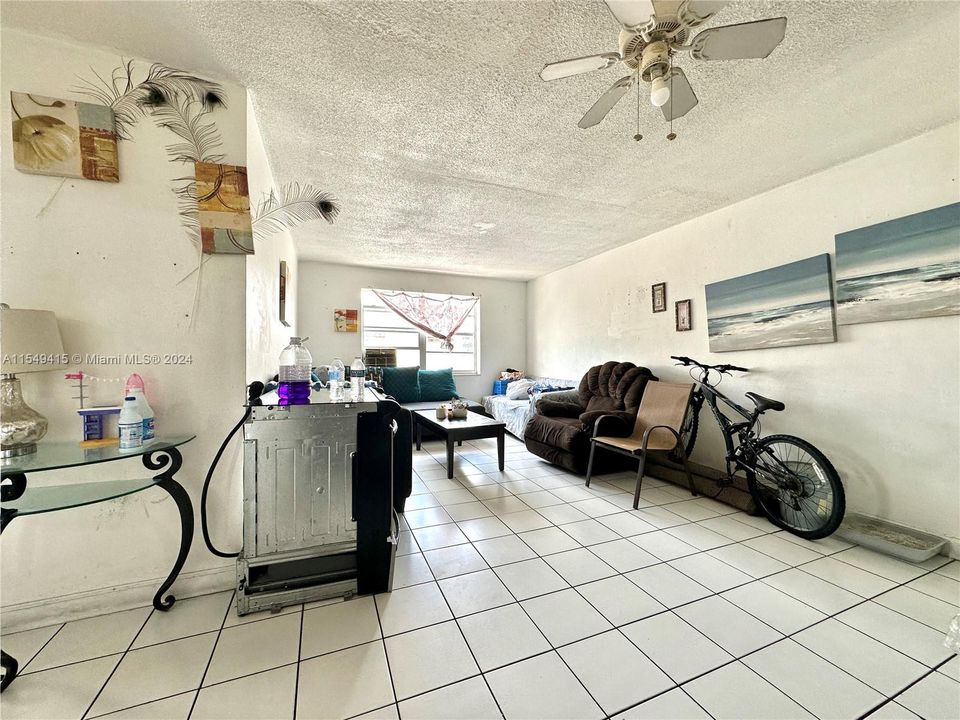 Recently Sold: $235,000 (2 beds, 1 baths, 730 Square Feet)