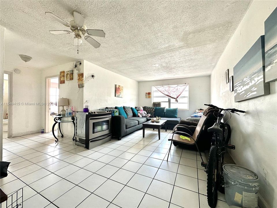 Recently Sold: $235,000 (2 beds, 1 baths, 730 Square Feet)