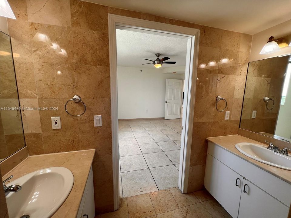 待售: $569,000 (2 贝兹, 2 浴室, 1100 平方英尺)