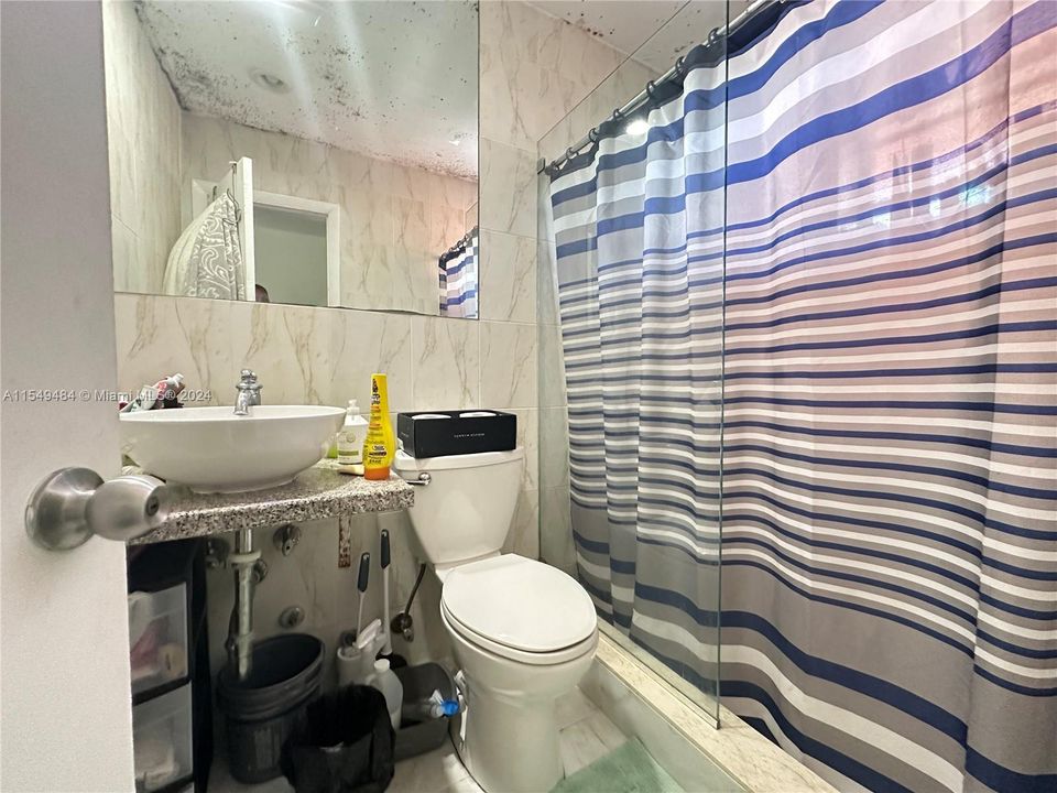 For Sale: $172,999 (1 beds, 1 baths, 581 Square Feet)