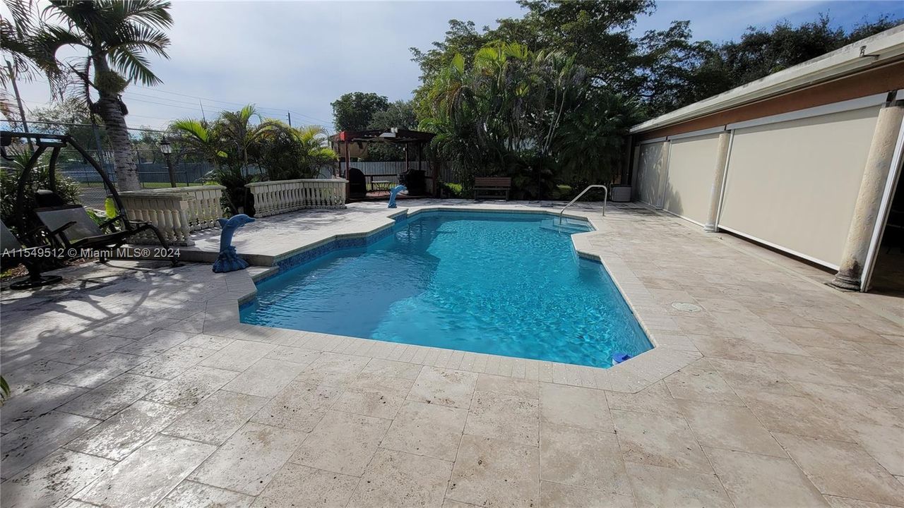 Recently Sold: $1,350,000 (4 beds, 2 baths, 3277 Square Feet)