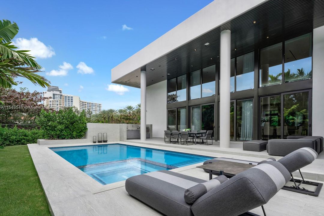 For Sale: $10,995,000 (6 beds, 9 baths, 5457 Square Feet)