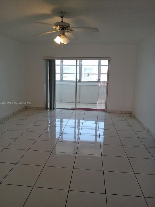For Sale: $115,000 (2 beds, 1 baths, 935 Square Feet)